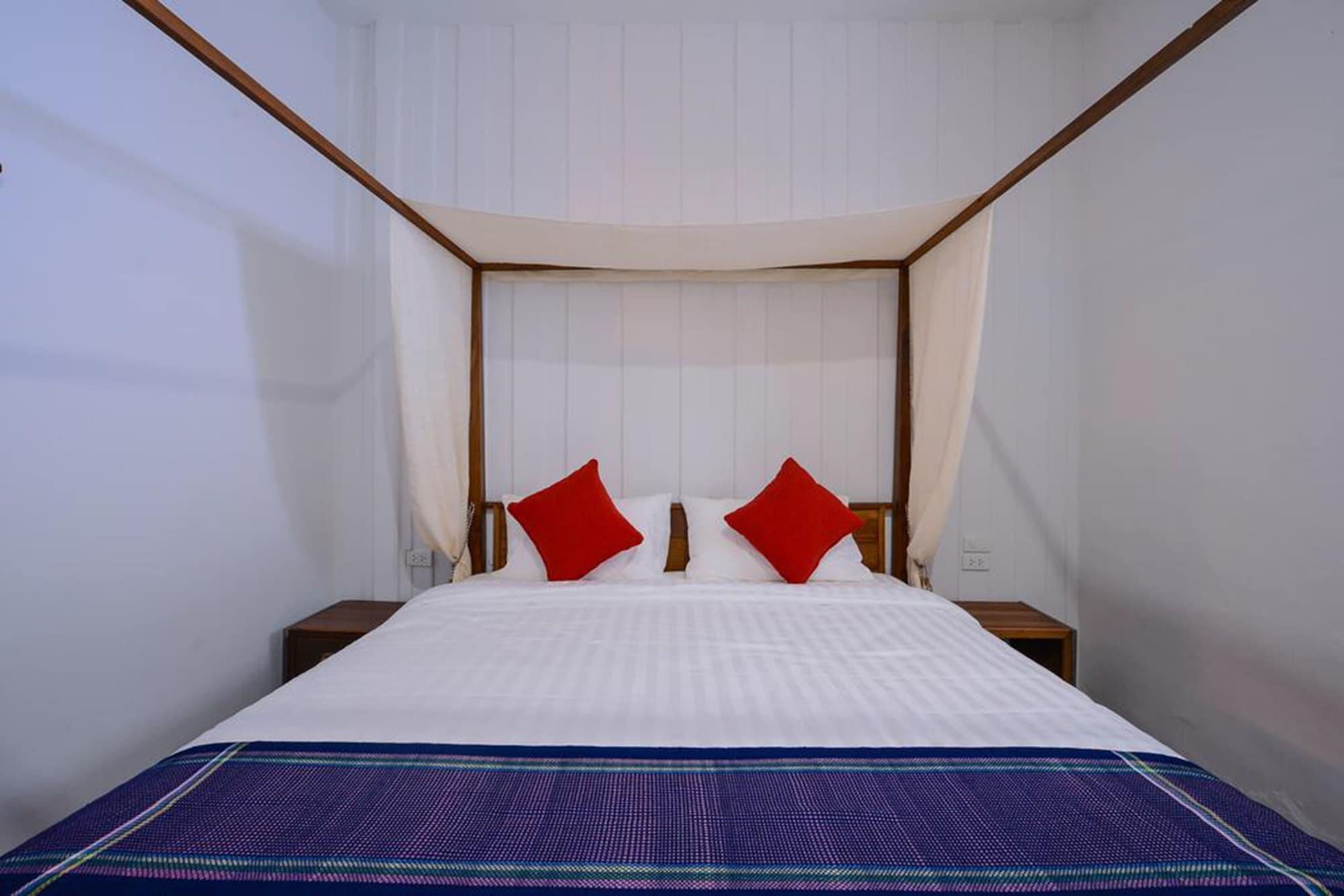 Neighbor Phuthon Bed & Breakfast Bangkok Exterior photo