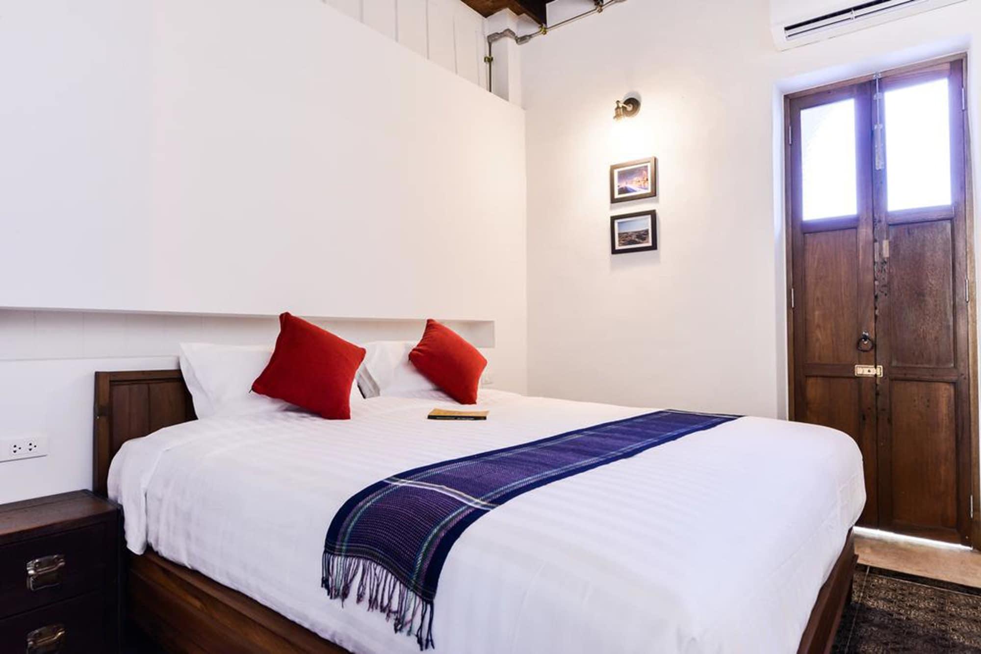 Neighbor Phuthon Bed & Breakfast Bangkok Exterior photo
