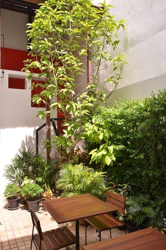 Neighbor Phuthon Bed & Breakfast Bangkok Exterior photo