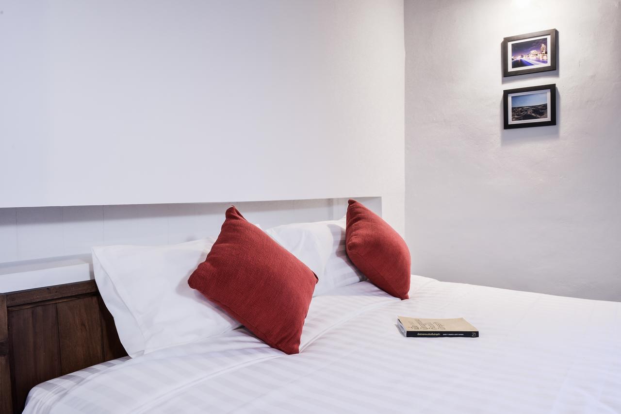 Neighbor Phuthon Bed & Breakfast Bangkok Exterior photo