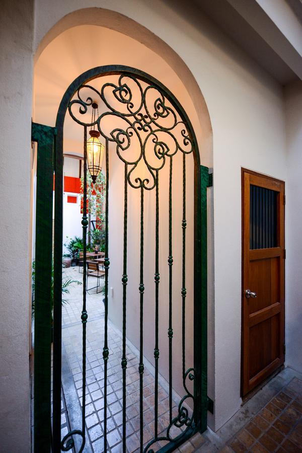 Neighbor Phuthon Bed & Breakfast Bangkok Exterior photo